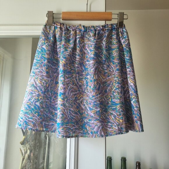 Glam mini skirt multicolor print size small - Picture 1 of 5